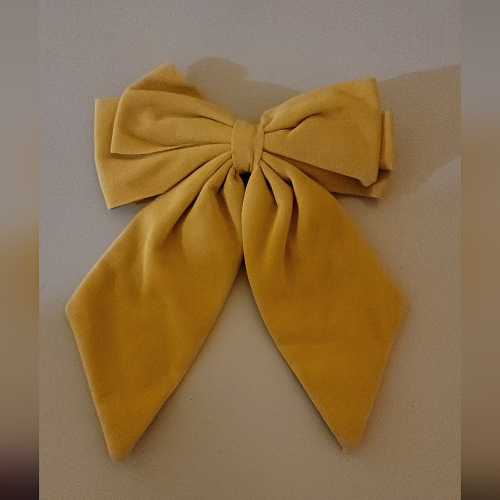 Sezane Yellow velvet hair clip